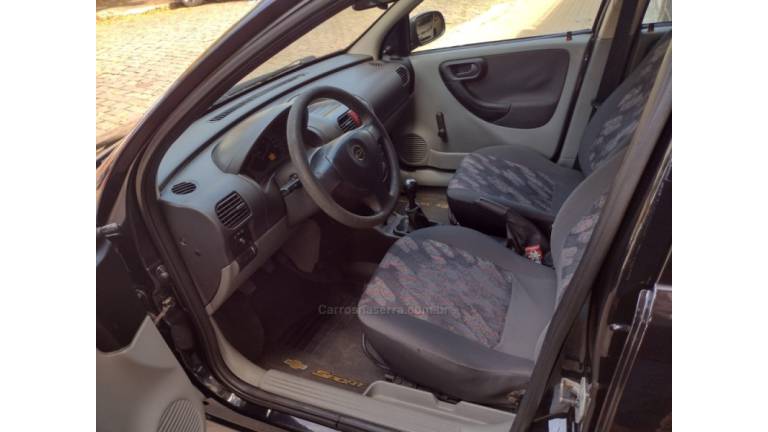 CHEVROLET - CORSA - 2004/2004 - Preta - R$ 17.500,00