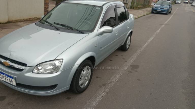 CHEVROLET - CORSA - 2012/2012 - Prata - R$ 28.500,00