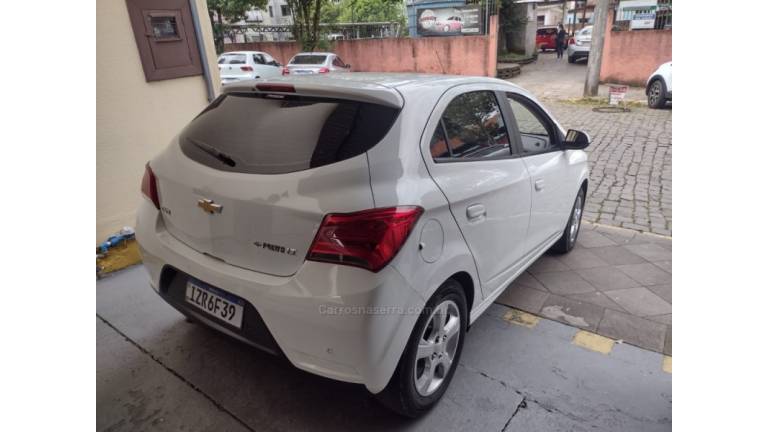 CHEVROLET - ONIX - 2019/2019 - Branca - R$ 59.000,00