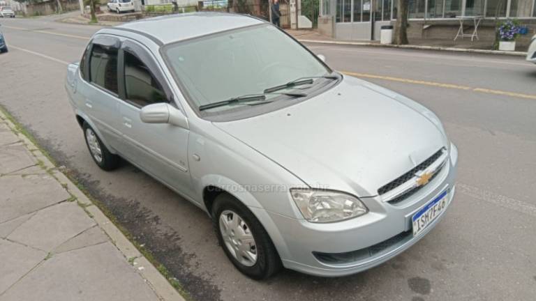 CHEVROLET - CORSA - 2012/2012 - Prata - R$ 28.500,00