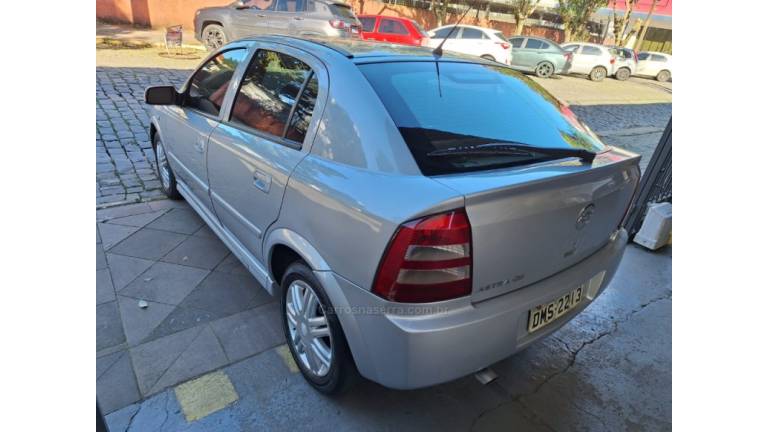 CHEVROLET - ASTRA - 2004/2004 - Prata - R$ 26.000,00