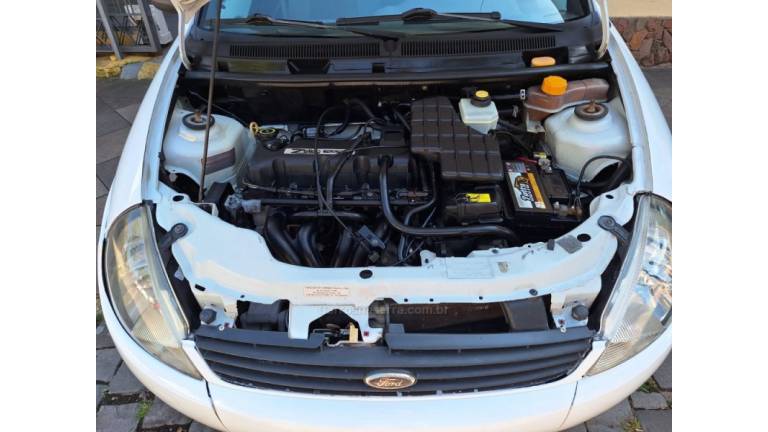 FORD - KA - 2002/2002 - Branca - R$ 15.900,00