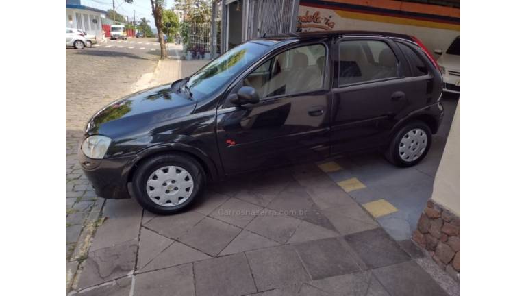 CHEVROLET - CORSA - 2004/2004 - Preta - R$ 17.500,00