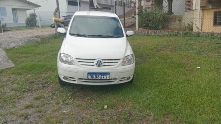 VOLKSWAGEN - FOX - 2004/2004 - Branca - R$ 22.500,00