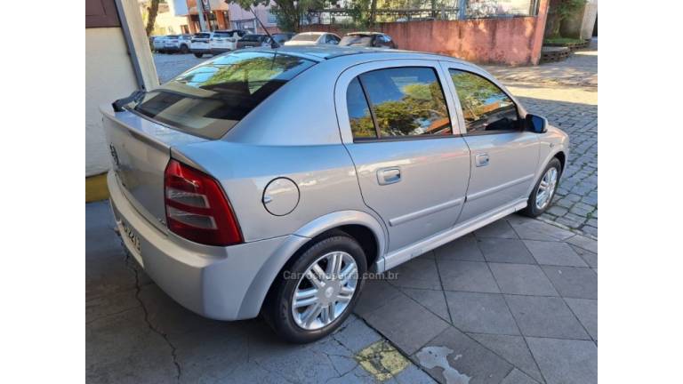 CHEVROLET - ASTRA - 2004/2004 - Prata - R$ 26.000,00