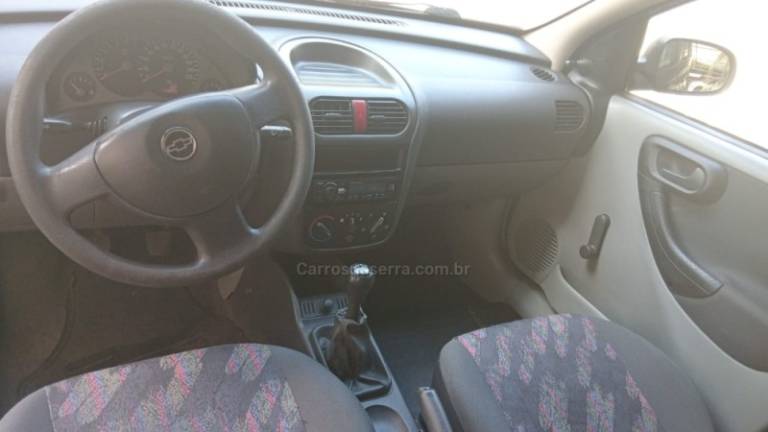 CHEVROLET - CORSA - 2004/2004 - Preta - R$ 17.500,00