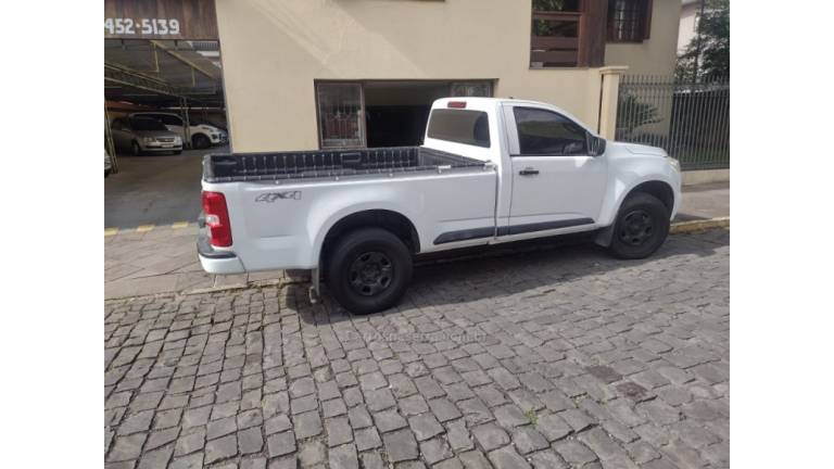 CHEVROLET - S10 - 2013/2013 - Branca - R$ 85.000,00