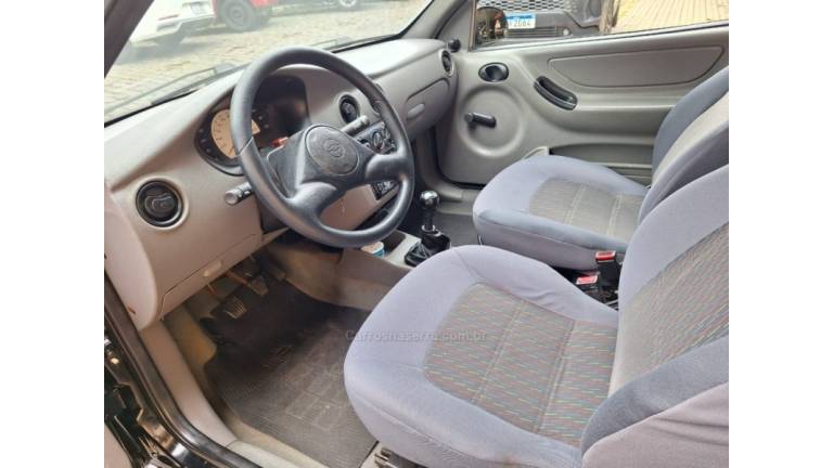 CHEVROLET - CELTA - 2001/2001 - Preta - R$ 13.900,00