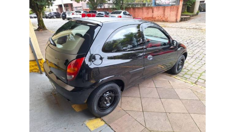 CHEVROLET - CELTA - 2001/2001 - Preta - R$ 13.900,00