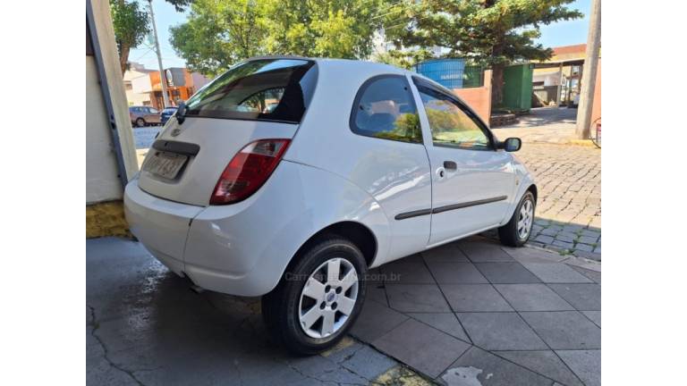 FORD - KA - 2002/2002 - Branca - R$ 15.900,00