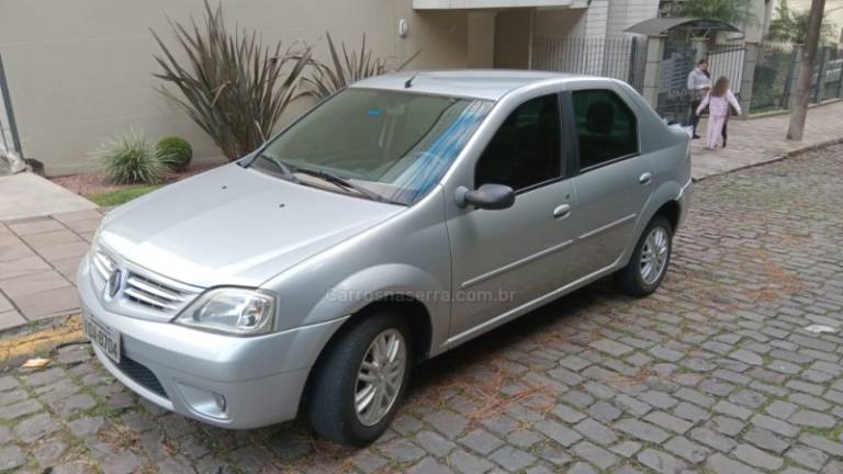 RENAULT - LOGAN - 2008/2008 - Prata - R$ 22.500,00