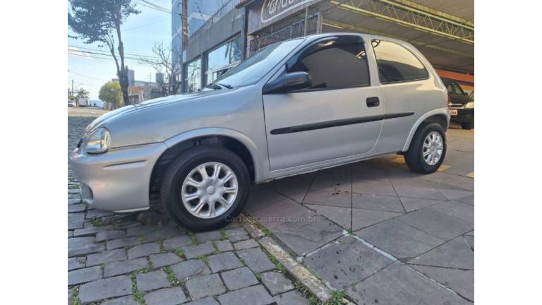 CHEVROLET - CORSA - 2001/2001 - Prata - R$ 14.900,00