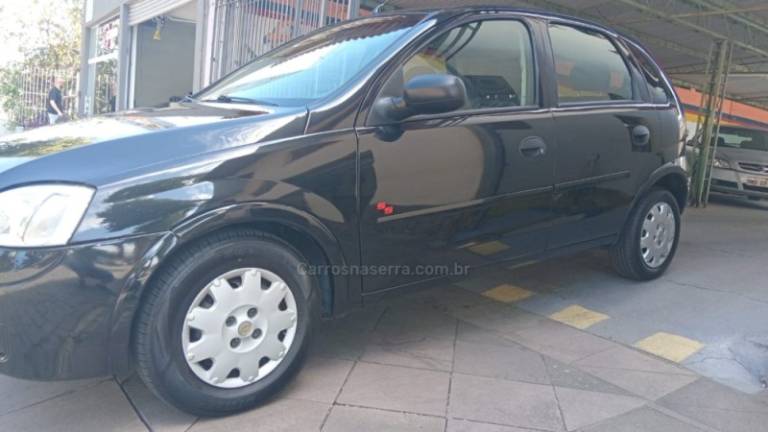 CHEVROLET - CORSA - 2004/2004 - Preta - R$ 17.500,00