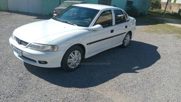 CHEVROLET - VECTRA - 2000/2000 - Branca - R$ 18.500,00