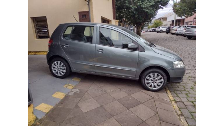 VOLKSWAGEN - FOX - 2010/2010 - Cinza - R$ 33.900,00